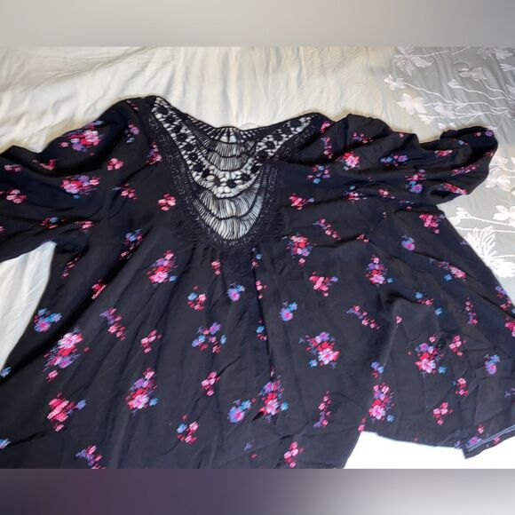 Time and True cover up. Black floral kimono One size - Picture 2 of 11